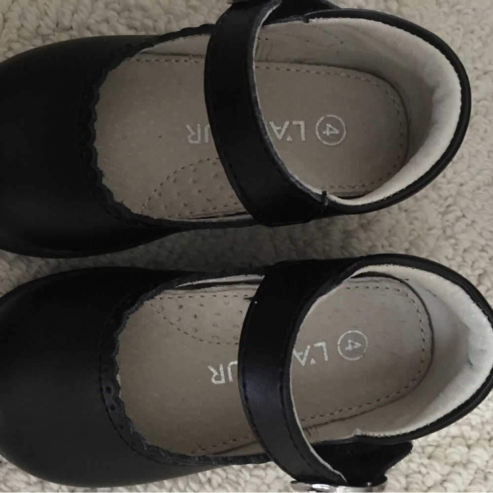 L'Amour Shoes Chloe Scalloped Leather Mary Jane